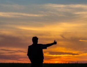 कद्र कोई करता नहीं इन गजलों की यारों