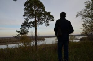 रोज़ देखता हूँ आसपास तो