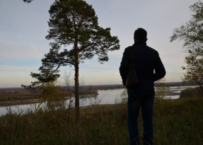 रोज़ देखता हूँ आसपास तो