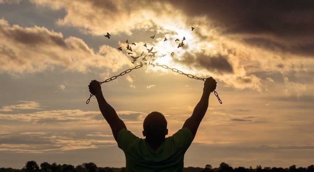 The man raised his hands and broke the chains