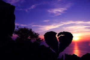 मुकम्मल भी हुआ तो क्या हुआ